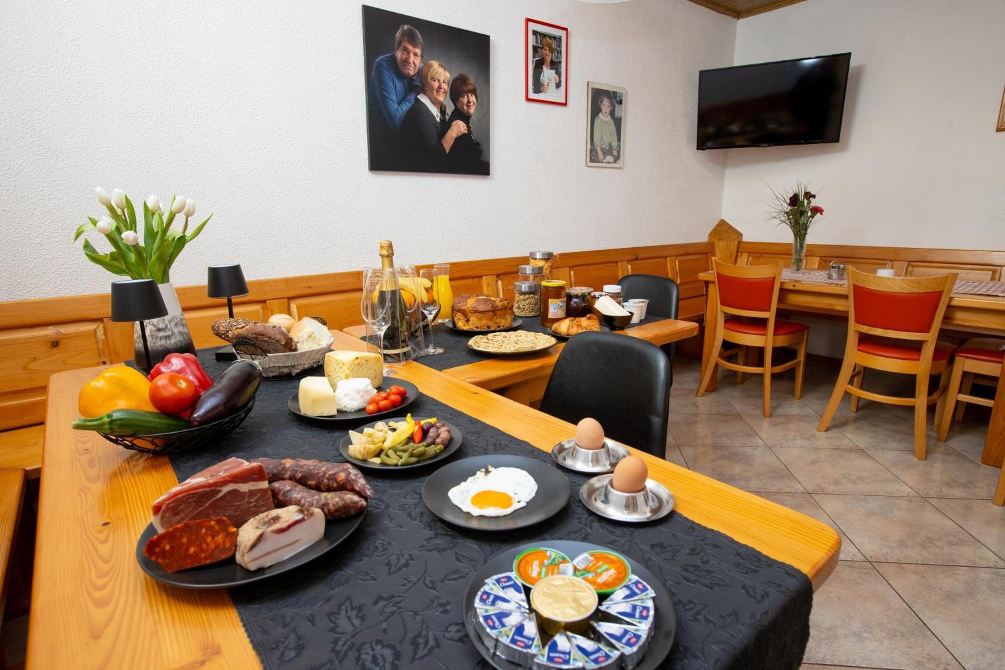 Guesthouse Sanabor ポストイナ エクステリア 写真