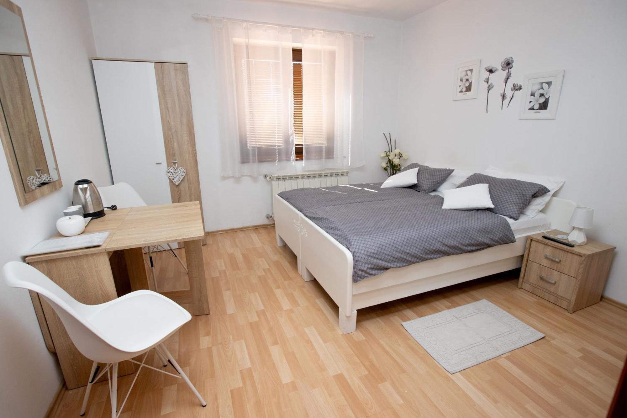 Guesthouse Sanabor ポストイナ エクステリア 写真
